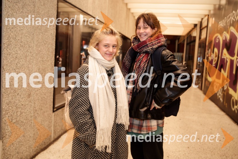  Kaja Petrovič, igralka;  Alja Krhin, igralkaAvgust v okrožju Osage, premiera drame