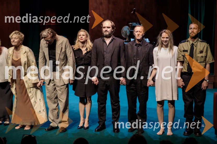  Judita Zidar, igralka;  Boris  Kerč, igralec;  Tjaša  Železnik, igralka;  Gregor Gruden, igralec;  Alojz Svete, igralec;  Klara Kuk, igralka, manekenka;  Tomo Tomšič, igralecAvgust v okrožju Osage, premiera drame