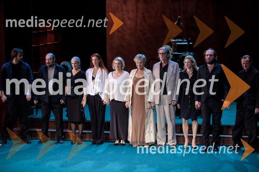  Filip Samobor, igralec;  Gaber K. Trseglav, igralec;  Nataša Tič Ralijan, igralka;  Tina Potočnik Vrhovnik, igralka;  Jana Zupančič, igralka;  Judita Zidar, igralka;  Boris  Kerč, igralec;  Tjaša  Železnik, igralka;  Gregor Gruden, igralec;  Alojz Svete, igralecAvgust v okrožju Osage, premiera drame