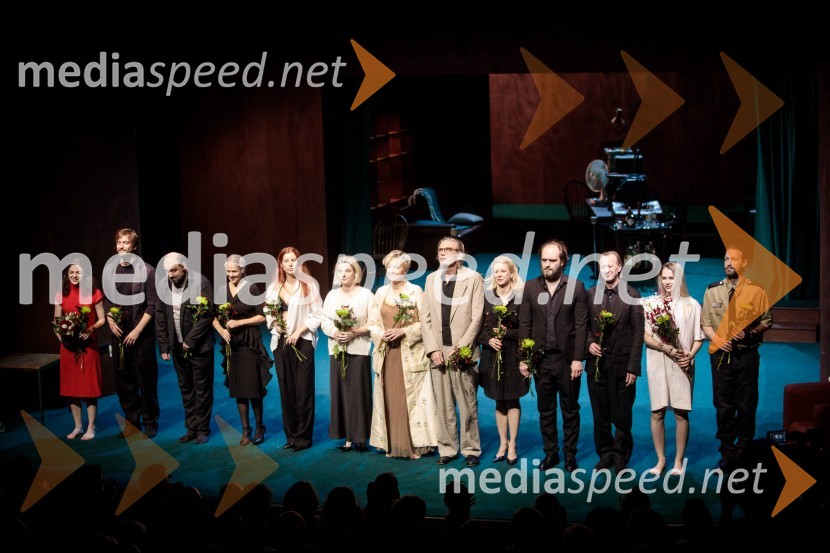  Diana  Kolenc, igralka;  Filip Samobor, igralec;  Gaber K. Trseglav, igralec;  Nataša Tič Ralijan, igralka;  Tina Potočnik Vrhovnik, igralka;  Jana Zupančič, igralka;  Judita Zidar, igralka;  Boris  Kerč, igralec;  Tjaša  Železnik, igralka;  Gregor Gruden, igralec;  Alojz Svete, igralec;  Klara Kuk, igralka, manekenka;  Tomo Tomšič, igralecAvgust v okrožju Osage, premiera drame