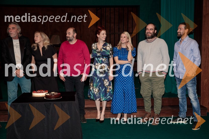  Boris  Kerč, igralec;  Judita Zidar, igralka;  Gaber K. Trseglav, igralec;  Tina Potočnik Vrhovnik, igralka;  Tjaša  Železnik, igralka;  Gregor Gruden, igralec;  Tomo Tomšič, igralecAvgust v okrožju Osage, premiera drame