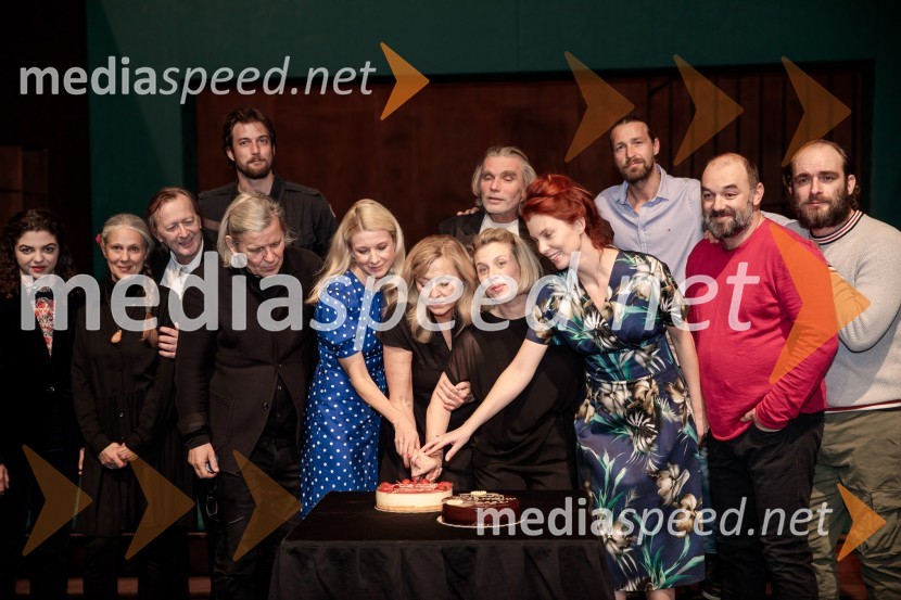  Diana  Kolenc, igralka;  Nataša Tič Ralijan, igralka;  Alojz Svete, igralec;  Janusz Kica, režiser;  Filip Samobor, igralec;  Tjaša  Železnik, igralka;  Judita Zidar, igralka;  Jana Zupančič, igralka;  Boris  Kerč, igralec;  Tina Potočnik Vrhovnik, igralka;  Tomo Tomšič, igralec;  Gaber K. Trseglav, igralec;  Gregor Gruden, igralecAvgust v okrožju Osage, premiera drame