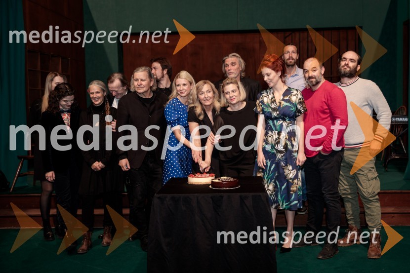  Diana  Kolenc, igralka;  Nataša Tič Ralijan, igralka;  Alojz Svete, igralec;  Janusz Kica, režiser;  Filip Samobor, igralec;  Tjaša  Železnik, igralka;  Judita Zidar, igralka;  Boris  Kerč, igralec;  Jana Zupančič, igralka;  Tina Potočnik Vrhovnik, igralka;  Tomo Tomšič, igralec;  Gaber K. Trseglav, igralec;  Gregor Gruden, igralecAvgust v okrožju Osage, premiera drame