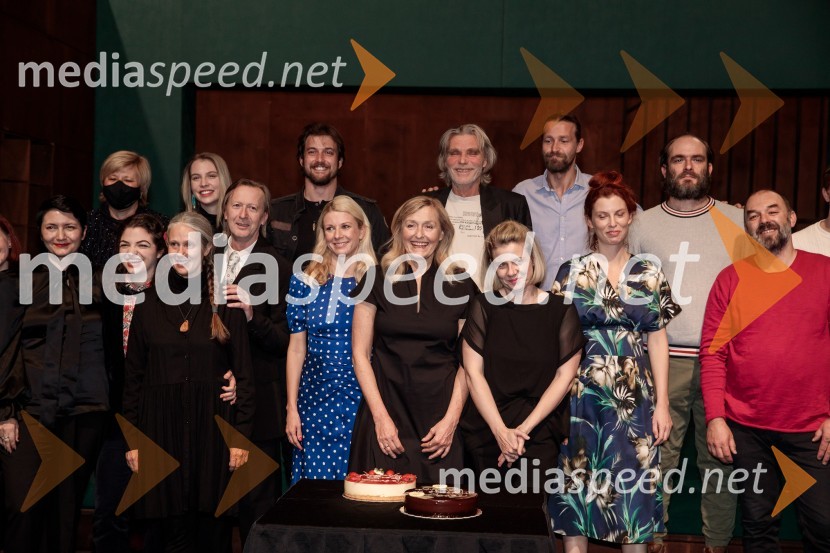  ... ;  ... ;  Diana  Kolenc, igralka;  Nataša Tič Ralijan, igralka;  Klara Kuk, igralka, manekenka;  Alojz Svete, igralec;  Filip Samobor, igralec;  Tjaša  Železnik, igralka;  Judita Zidar, igralka;  Boris  Kerč, igralec;  Jana Zupančič, igralka;  Tomo Tomšič, igralec;  Tina Potočnik Vrhovnik, igralka;  Gaber K. Trseglav, igralec;  Gregor Gruden, igralecAvgust v okrožju Osage, premiera drame