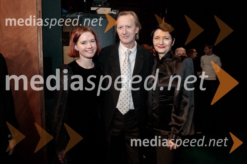  Manca Lipoglavšek, asistentka dramaturginje;  Alojz Svete, igralec;  Petra Pogorevc, dramaturginja in urednica knjižnice MGLAvgust v okrožju Osage, premiera drame