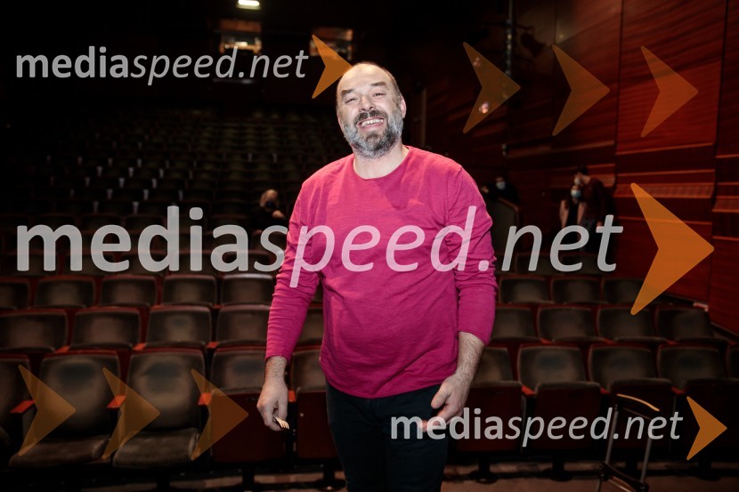  Gaber K. Trseglav, igralecAvgust v okrožju Osage, premiera drame