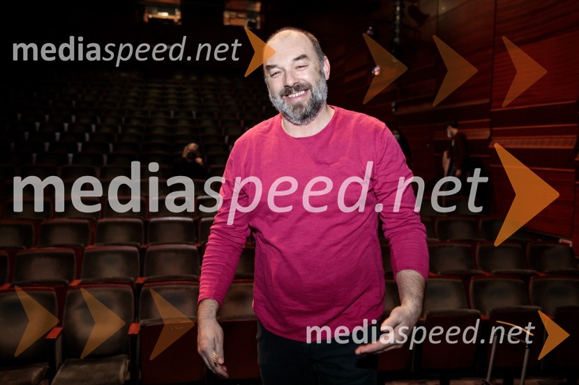  Gaber K. Trseglav, igralecAvgust v okrožju Osage, premiera drame