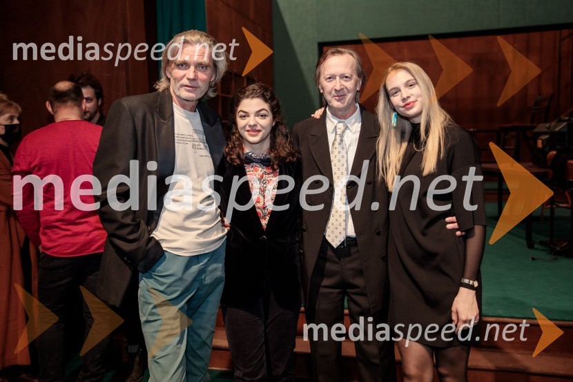  Boris  Kerč, igralec;  Diana  Kolenc, igralka;  Alojz Svete, igralec;  Klara Kuk, igralka, manekenkaAvgust v okrožju Osage, premiera drame