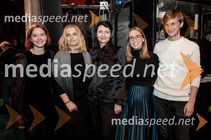  Manca Lipoglavšek, asistentka dramaturginje;  Nataša Pevec, koordinatorka trženja MGL;  Petra Pogorevc, dramaturginja in urednica knjižnice MGL;  Ula Talija Pollak, dramaturginja;  Jure Srdinšek, režiserAvgust v okrožju Osage, premiera drame