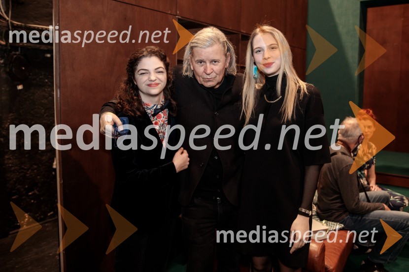  Diana  Kolenc, igralka;  Janusz Kica, režiser;  Klara Kuk, igralka, manekenkaAvgust v okrožju Osage, premiera drame