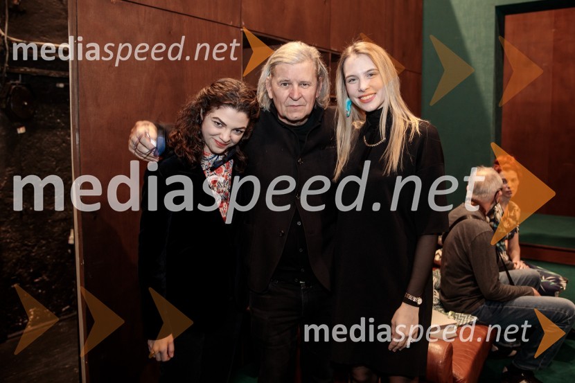  Diana  Kolenc, igralka;  Janusz Kica, režiser;  Klara Kuk, igralka, manekenkaAvgust v okrožju Osage, premiera drame