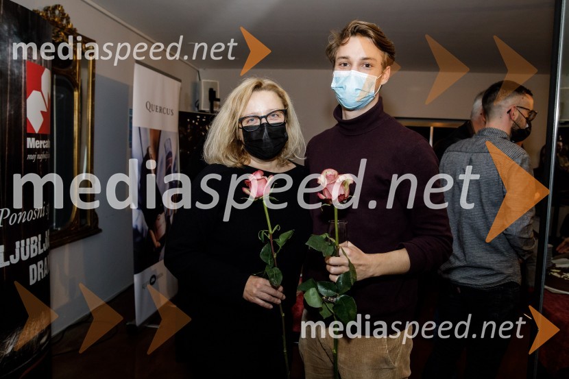  Nataša Barbara Gračner, igralka;  Martin Vogrin, avtor glasbeVse sijajne stvari, premiera monodrame