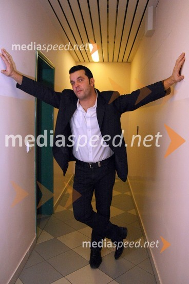 Rok Ferengja, pevec skupine Rok'n'bandPoglej me, dobrodelni koncert za nakup mamografa