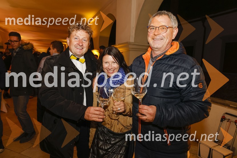  Danilo Steyer,   vinar, Steyer Vina; vinski vitez, predsednik Vinske reprezentance Slovenije;  Alenka Domjan;  Roman Domjan, direktor, MART-R, d.o.o.6. Salon štajerskih mladih vin Pubec 2021