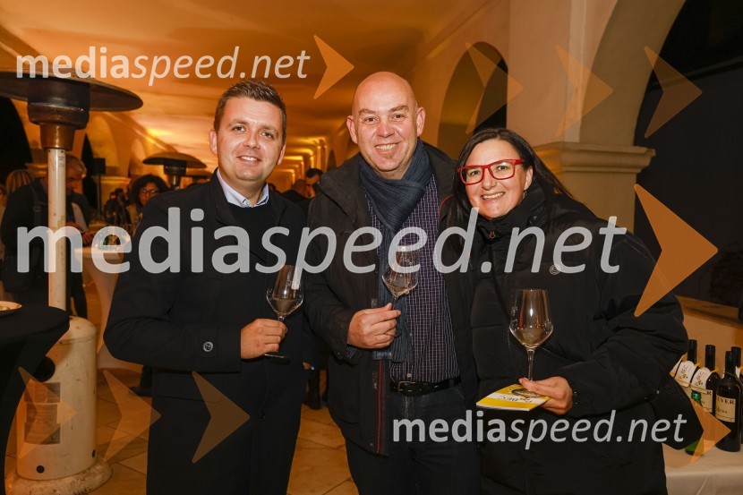  Robert Levstek,  odgovorni urednik Radia Maribor, moderator prireditev;  Gregor Kotnik;  Nataša Jeza Kotnik, vodja marketinga Agencija Sonček6. Salon štajerskih mladih vin Pubec 2021