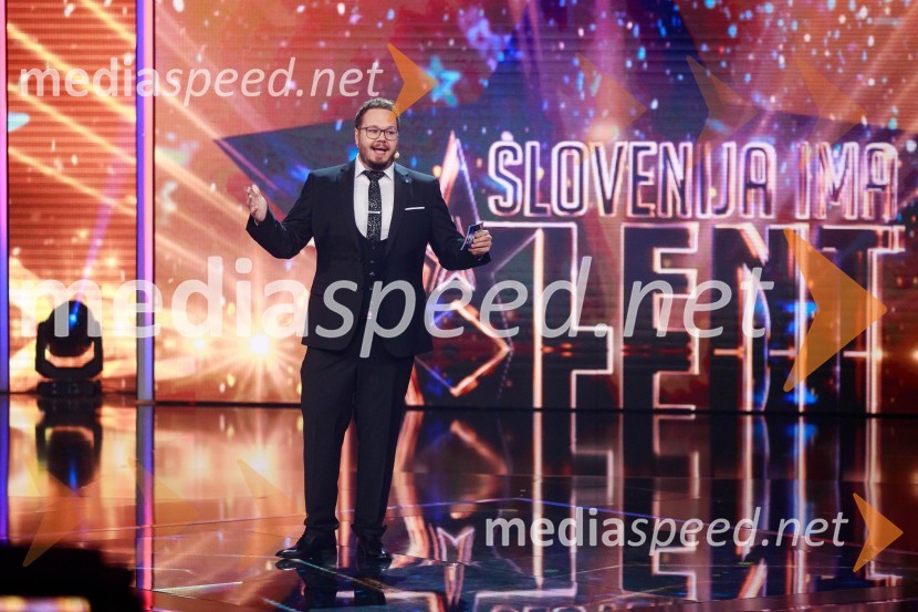  Sašo Stare, stand up komik, voditeljSlovenija ima talent 2021, prva polfinalna oddaja