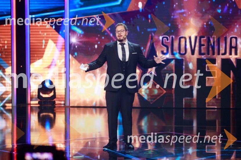  Sašo Stare, stand up komik, voditeljSlovenija ima talent 2021, prva polfinalna oddaja
