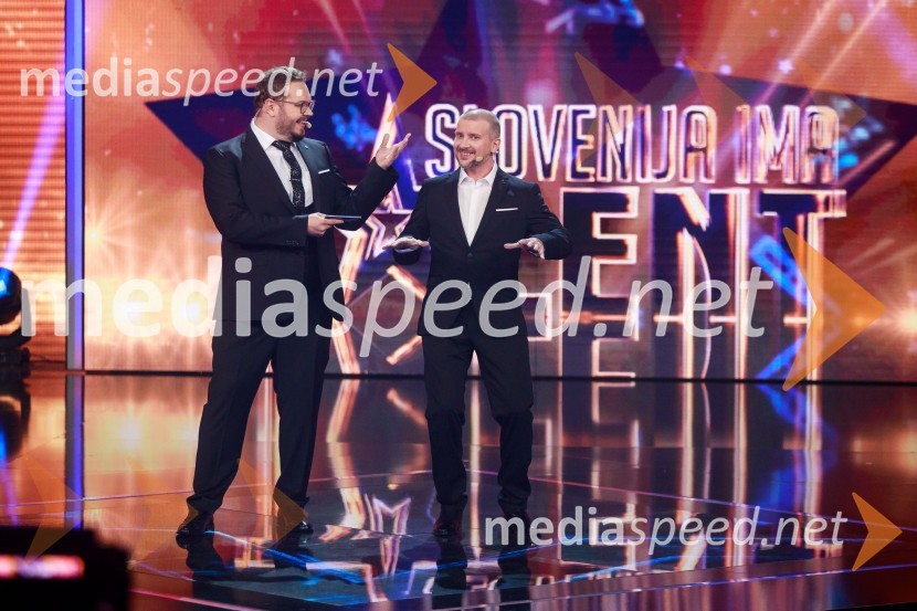  Sašo Stare, stand up komik, voditelj;  Aleš Novak, stand-up komikSlovenija ima talent 2021, prva polfinalna oddaja