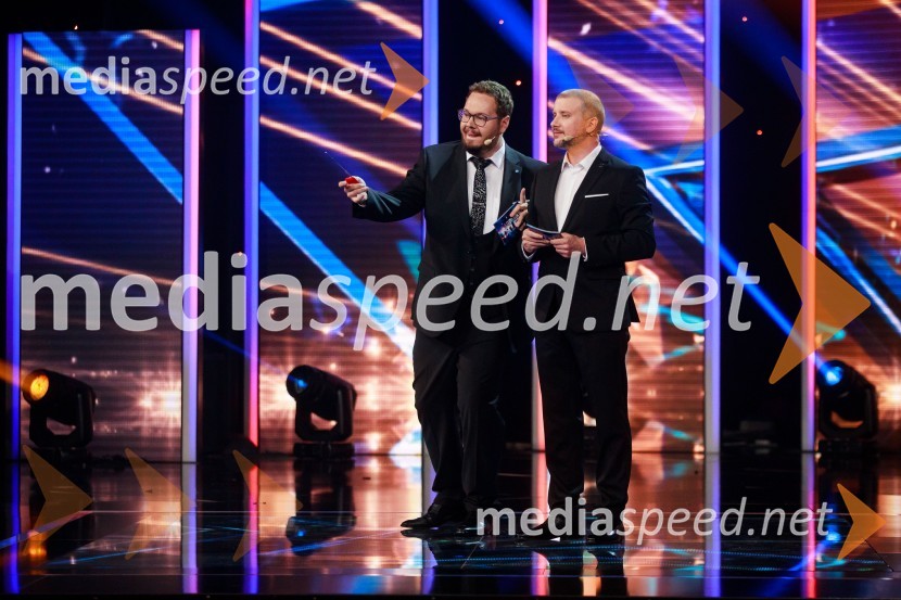  Sašo Stare, stand up komik, voditelj;  Aleš Novak, stand-up komikSlovenija ima talent 2021, prva polfinalna oddaja