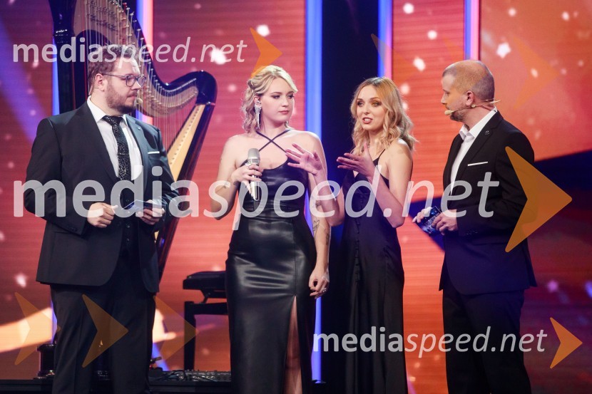  Sašo Stare, stand up komik, voditelj;  Zala Kores, De Liri;  Julija Veleski;  Aleš Novak, stand-up komikSlovenija ima talent 2021, prva polfinalna oddaja