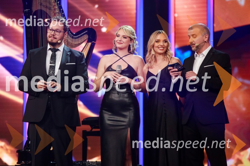  Sašo Stare, stand up komik, voditelj;  Zala Kores, De Liri;  Julija Veleski;  Aleš Novak, stand-up komikSlovenija ima talent 2021, prva polfinalna oddaja