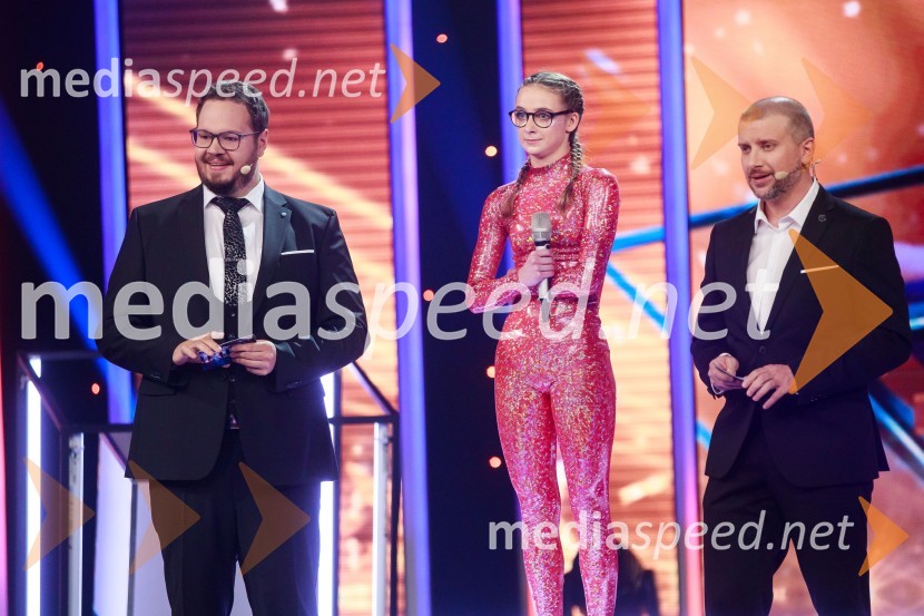  Sašo Stare, stand up komik, voditelj;  Tajda  Korče;  Aleš Novak, stand-up komikSlovenija ima talent 2021, prva polfinalna oddaja