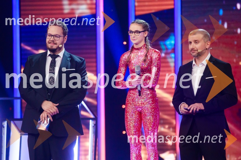  Sašo Stare, stand up komik, voditelj;  Tajda  Korče;  Aleš Novak, stand-up komikSlovenija ima talent 2021, prva polfinalna oddaja