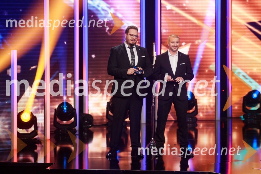  Sašo Stare, stand up komik, voditelj;  Aleš Novak, stand-up komikSlovenija ima talent 2021, prva polfinalna oddaja