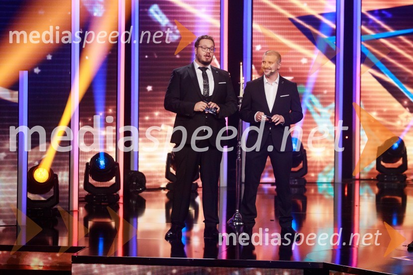  Sašo Stare, stand up komik, voditelj;  Aleš Novak, stand-up komikSlovenija ima talent 2021, prva polfinalna oddaja