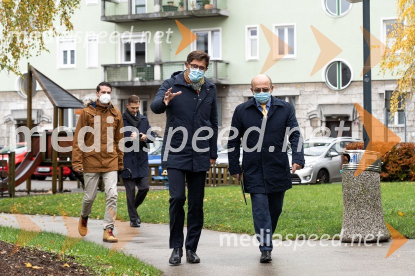  Matjaž Rakovec, župan Mestne občine Kranj;  Mihajlo  Brodovič, ukrajinski veleposlanik v SlovenijiOdkritje ukrajinskega kipa v Parku La Ciotat