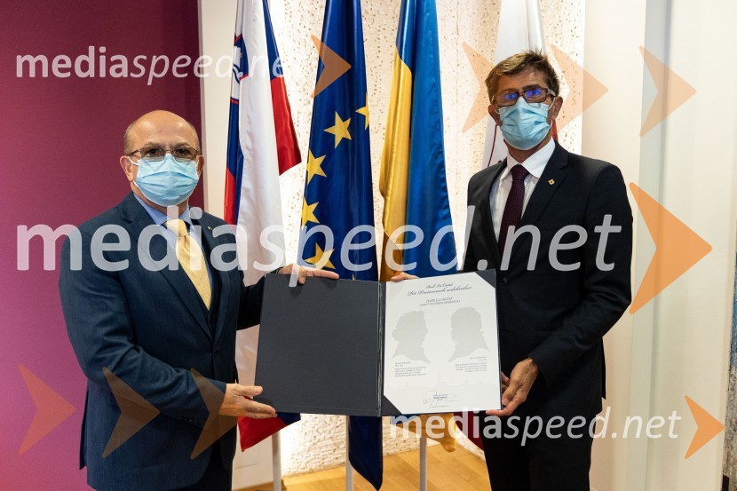  Mihajlo  Brodovič, ukrajinski veleposlanik v Sloveniji;  Matjaž Rakovec, župan Mestne občine KranjOdkritje ukrajinskega kipa v Parku La Ciotat