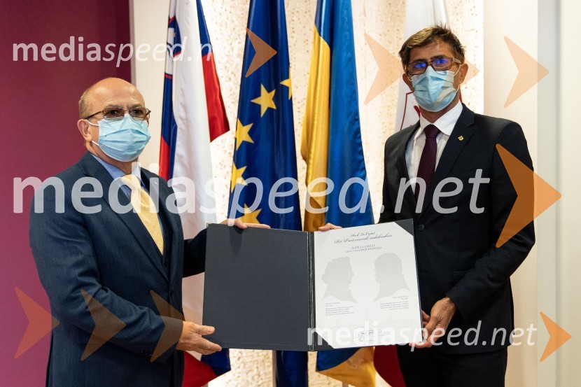  Mihajlo  Brodovič, ukrajinski veleposlanik v Sloveniji;  Matjaž Rakovec, župan Mestne občine KranjOdkritje ukrajinskega kipa v Parku La Ciotat