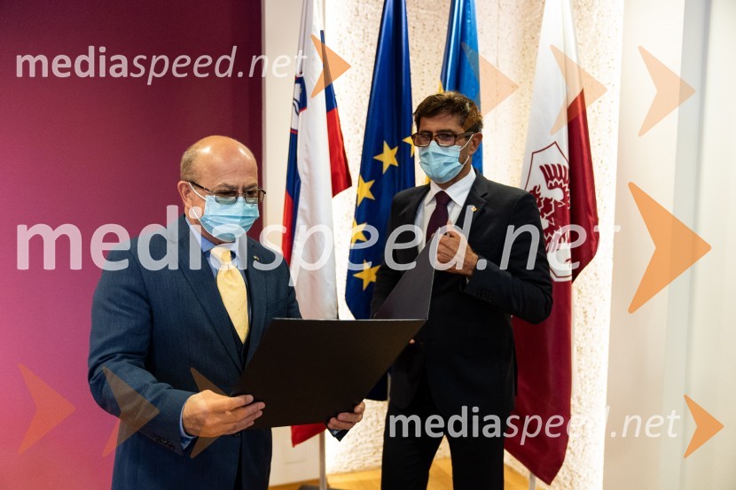  Mihajlo  Brodovič, ukrajinski veleposlanik v Sloveniji;  Matjaž Rakovec, župan Mestne občine KranjOdkritje ukrajinskega kipa v Parku La Ciotat