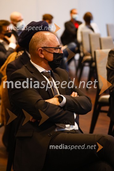  Brane Krajnik, The Slovenia Times, CEO & PublisherBusiness Talk, Slovensko-nemška gospodarska zbornica