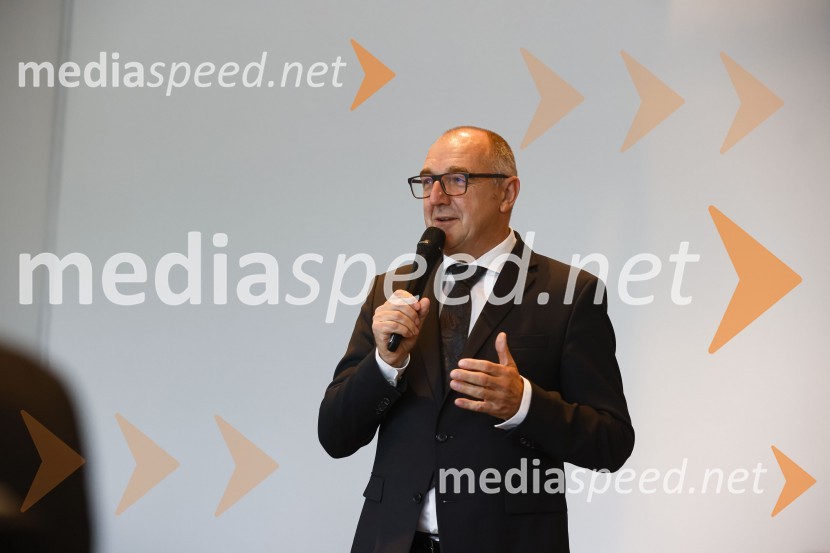  Brane Krajnik, The Slovenia Times, CEO & PublisherBusiness Talk, Slovensko-nemška gospodarska zbornica