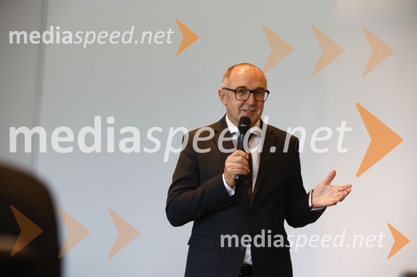  Brane Krajnik, The Slovenia Times, CEO & PublisherBusiness Talk, Slovensko-nemška gospodarska zbornica