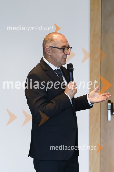  Brane Krajnik, The Slovenia Times, CEO & PublisherBusiness Talk, Slovensko-nemška gospodarska zbornica