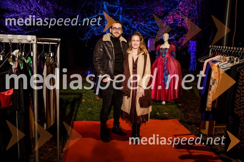  Samo Kozlevčar, glasbenik in podjetnik;  Anja KozlevčarŽenska, 50. premiera Špas teatra