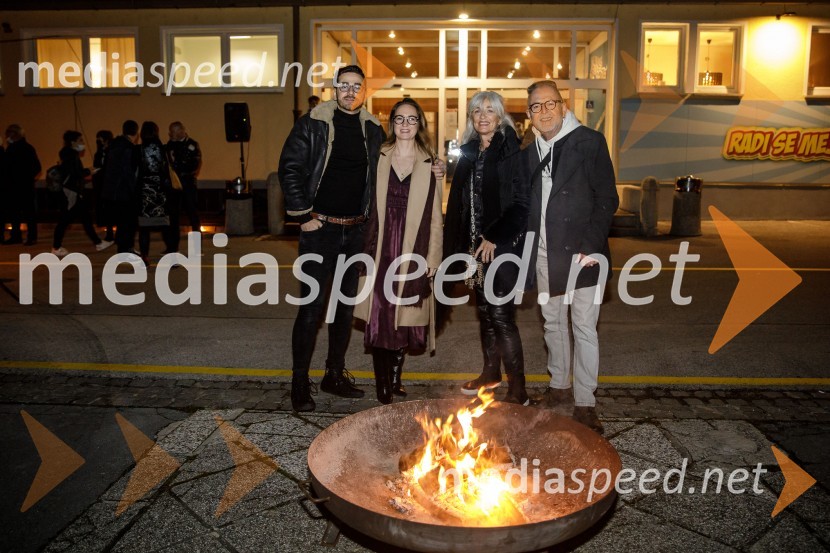  Samo Kozlevčar, glasbenik in podjetnik;  Anja Kozlevčar;  Eva Kozlevčar, glasbenica;  Tomaž KozlevčarŽenska, 50. premiera Špas teatra