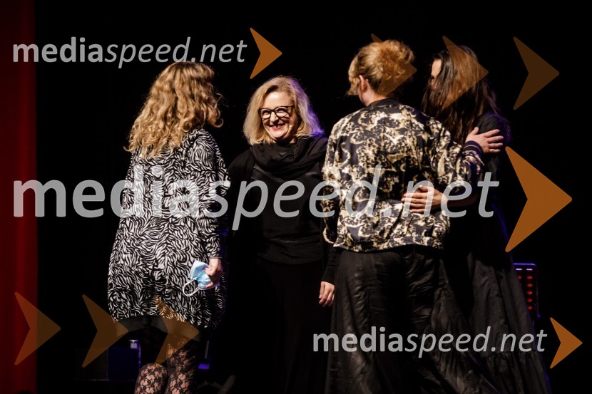  Tijana Zinajić, režiserka;  Nataša Barbara Gračner, igralkaŽenska, 50. premiera Špas teatra