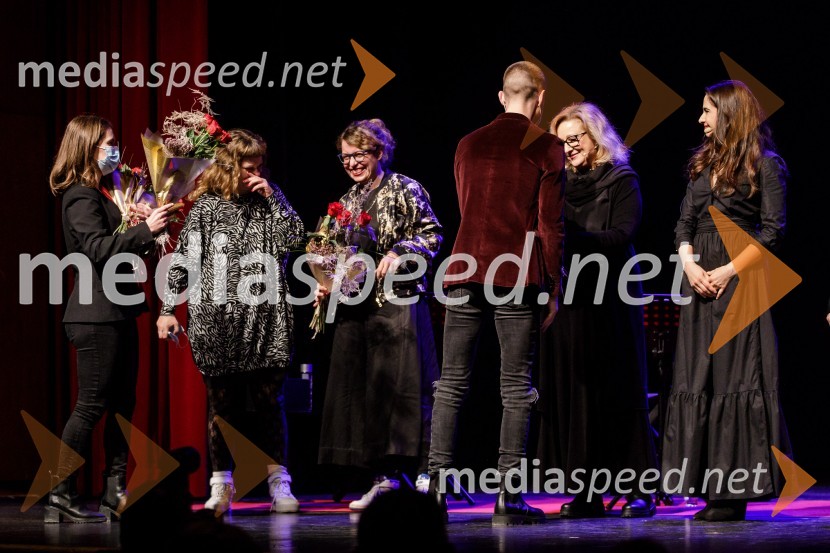  Tijana Zinajić, režiserka;  ... ;  Nataša Barbara Gračner, igralka;  Saša Pavlin Stošić, igralkaŽenska, 50. premiera Špas teatra