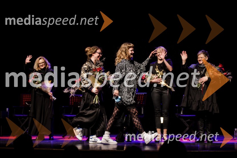  Nataša Barbara Gračner, igralka;  ... ;  Tijana Zinajić, režiserka;  Mojca Funkl, igralka;  Desa Muck, voditeljica, pisateljica, dobitnica nagrade Frana Milčinskega – Ježka 2016Ženska, 50. premiera Špas teatra