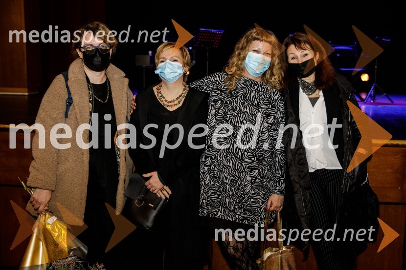  Deja  Crnovič, sociologinja, raziskovalka, publicistka in novinarka;  Vesna  Slapar, igralka;  Tijana Zinajić, režiserka;  Violeta Tomić, igralka, poslanka, Združena levicaŽenska, 50. premiera Špas teatra