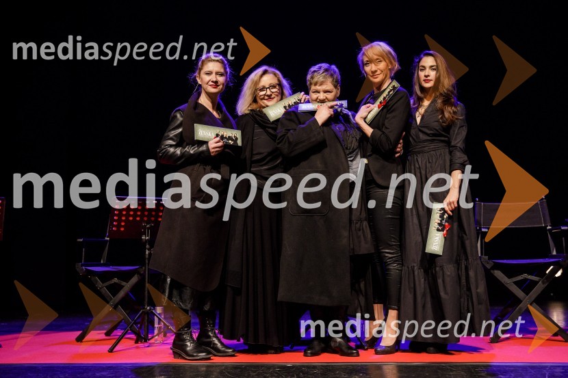  Vesna Pernarčič, igralka;  Nataša Barbara Gračner, igralka;  Desa Muck, voditeljica, pisateljica, dobitnica nagrade Frana Milčinskega – Ježka 2016;  Mojca Funkl, igralka;  Saša Pavlin Stošić, igralkaŽenska, 50. premiera Špas teatra