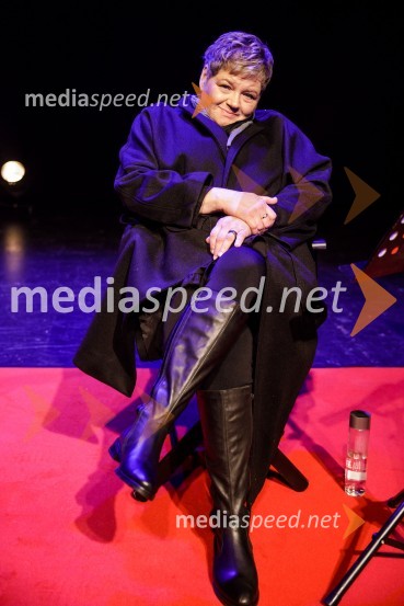  Desa Muck, voditeljica, pisateljica, dobitnica nagrade Frana Milčinskega – Ježka 2016Ženska, 50. premiera Špas teatra