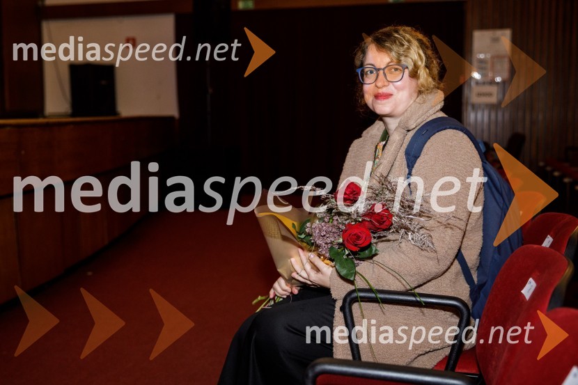  Deja  Crnovič, sociologinja, raziskovalka, publicistka in novinarkaŽenska, 50. premiera Špas teatra