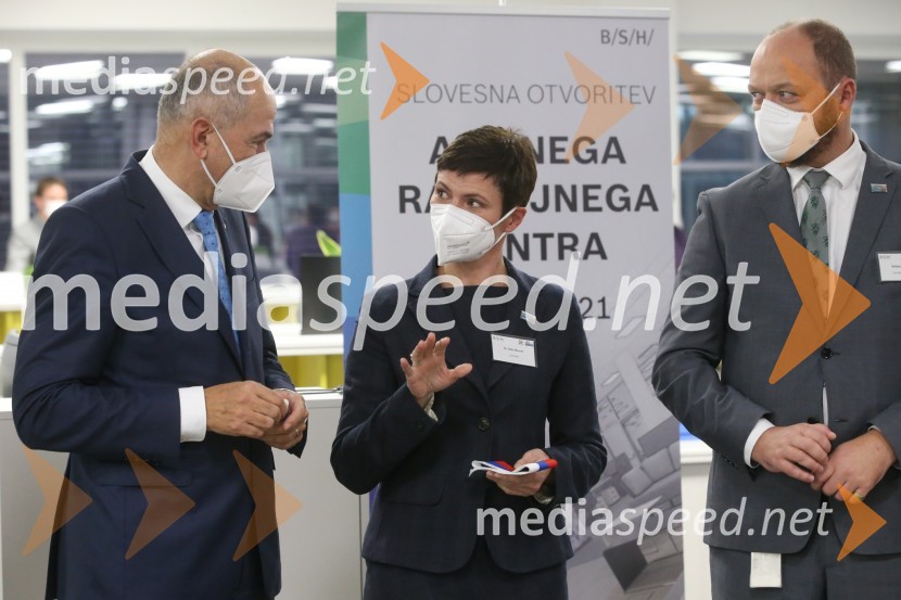  Janez Janša, predsednik vlade RS;  dr. Silke  Maurer,  izvršna direktorica in članica upravnega odbora BSH;  Boštjan Gorjup, direktor podjetja BSHV BSH Nazarje Janez Janša otvoril Agilni razvojni center