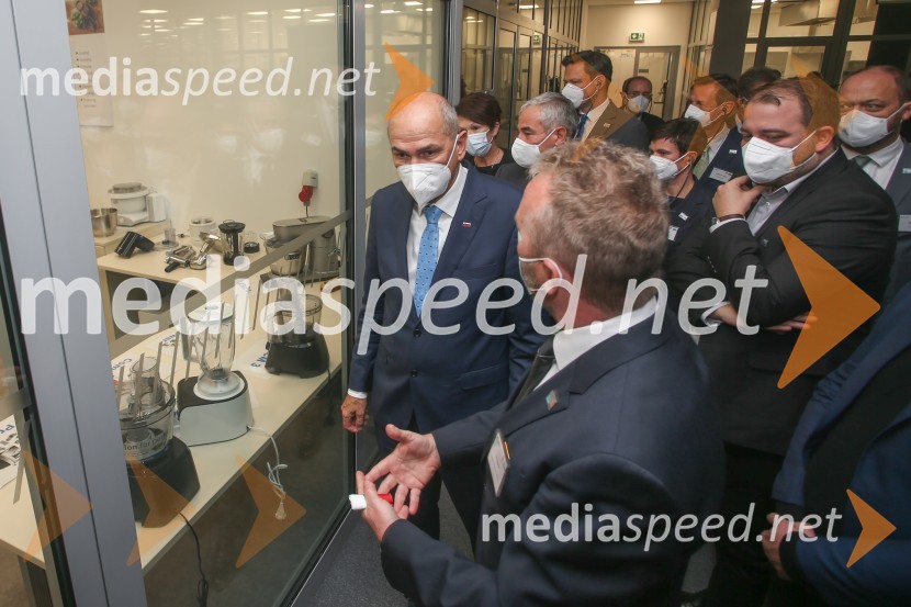  Janez Janša, predsednik vlade RSV BSH Nazarje Janez Janša otvoril Agilni razvojni center