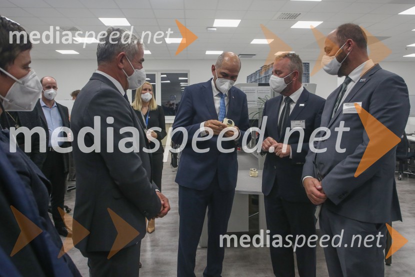  Janez Janša, predsednik vlade RSV BSH Nazarje Janez Janša otvoril Agilni razvojni center