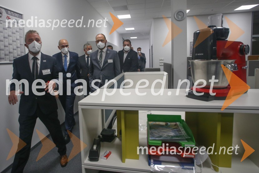  ... ;  Janez Janša, predsednik vlade RS;  Boštjan Gorjup, direktor podjetja BSH, predsednik Gospodarske zbornice SlovenijeV BSH Nazarje Janez Janša otvoril Agilni razvojni center